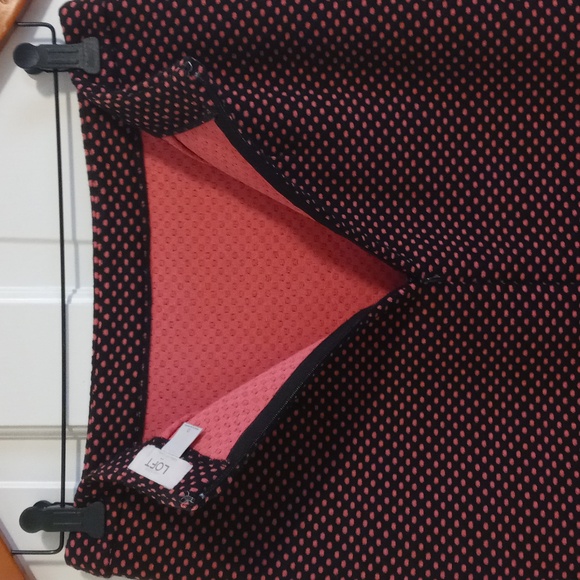 🖤LOFT🖤 - Black/Red Dot Stretch Pencil Skirt - Picture 5 of 9
